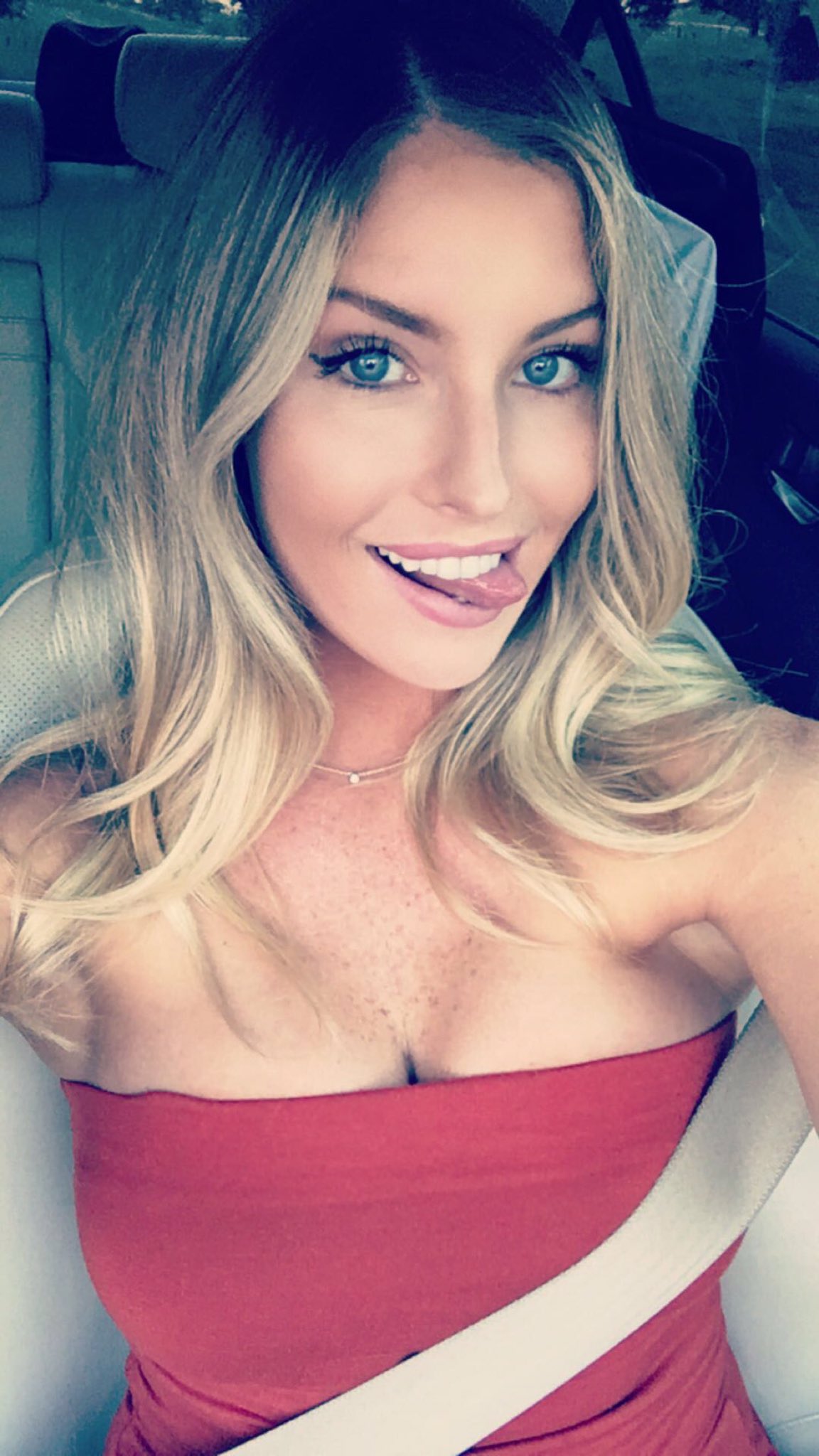 happy Tuesday ✌🏼 https://t.co/E03bLA1SbD