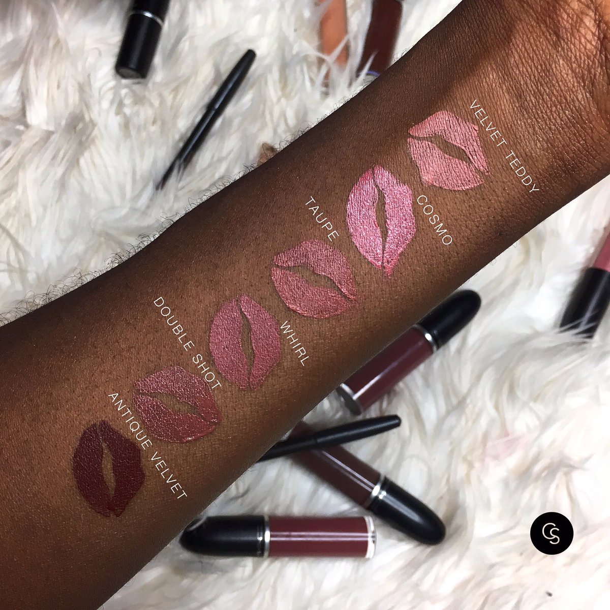 CocoaSwatches's tweet photo. My type of nudes 😏 #MACLipsLipsLips @MACcosmetics https://t.co/C37ZuuF12S https://t.co/AIlbFygURZ