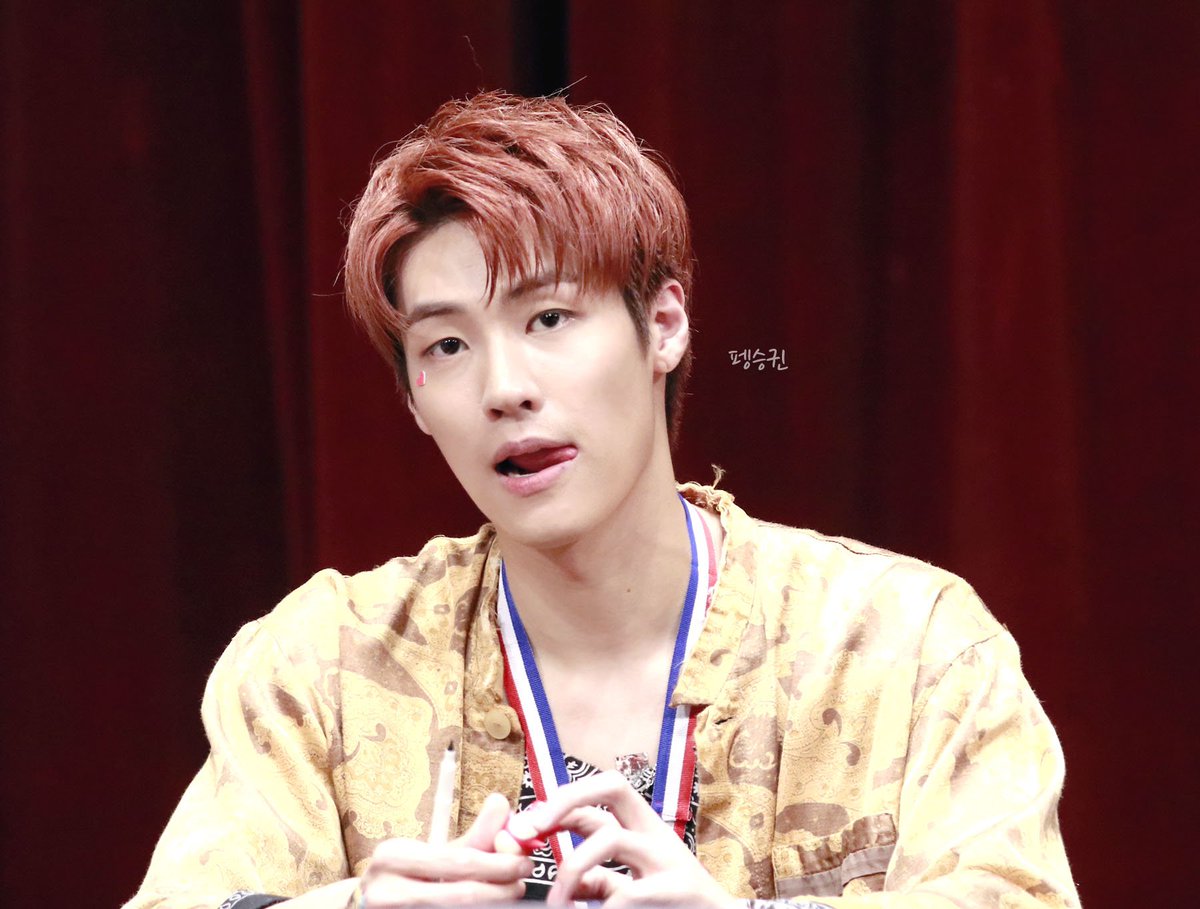 BrazilNFlying's tweet image. [#HD] 19.08.17 - Seunghyub no fansign em Ilsan.

(cr. yoo_hoeseung)