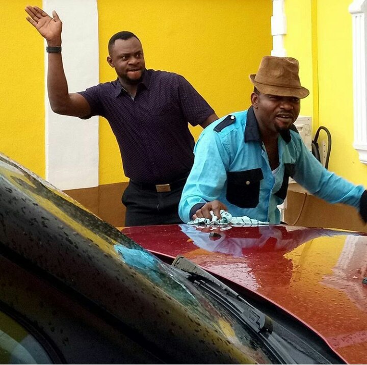 When Buhari catches Garba Shehu after saying Rodents 🐀 in Mr President's office will force him to work from home