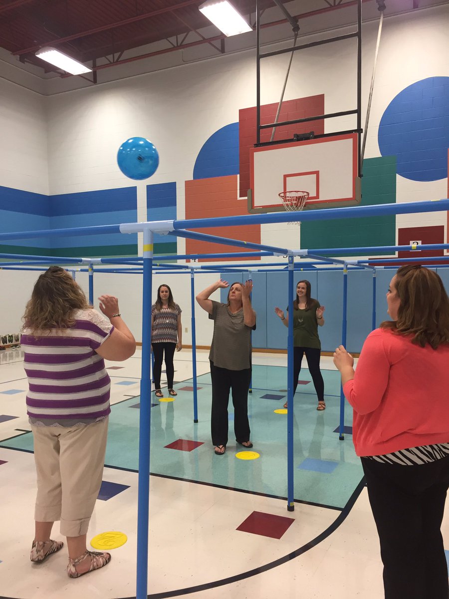JordanMDawn1's tweet photo. Teachers like P.E. too!! #rockbrook https://t.co/hkvKn7JeZv
