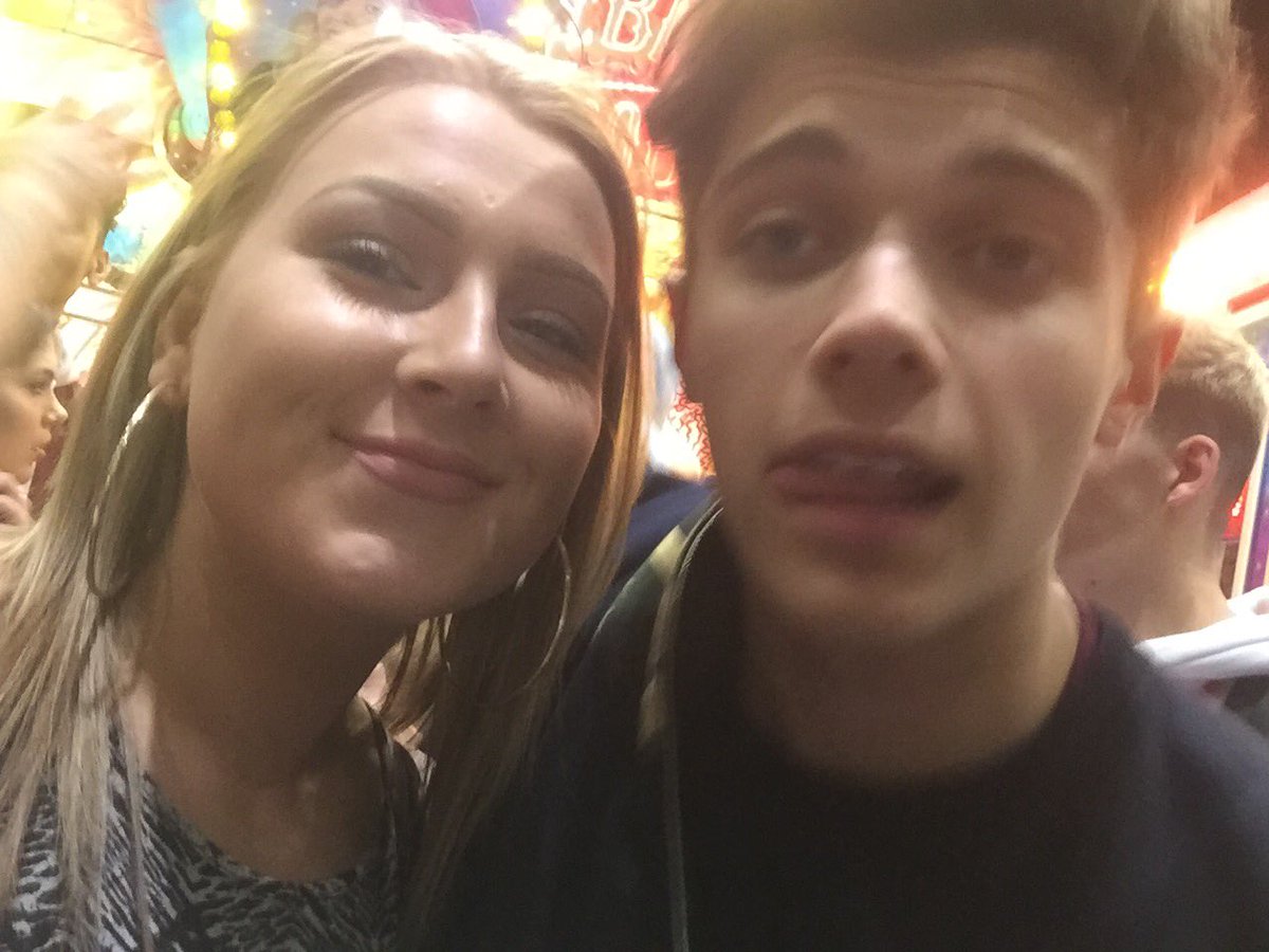 simplychloYT's tweet photo. #WhyWeLoveElmo @Spenxerr YOUR SEXY SNAKES GC MADE THIS🐍🐍 #WhyWeLoveElmo https://t.co/qQWrPgBvk0