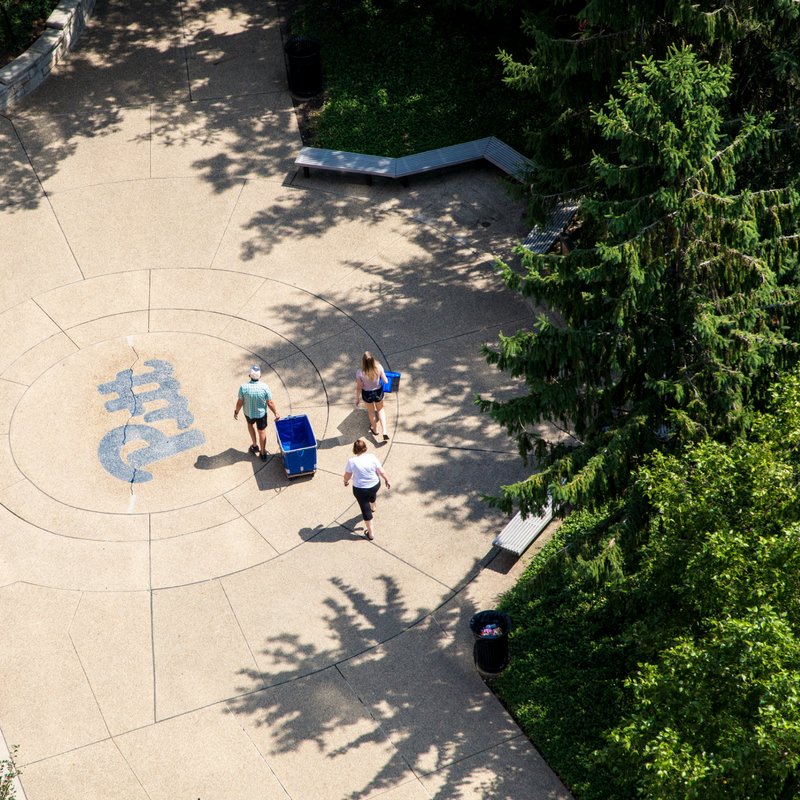 pittadmissions's tweet photo. We love the excitement of move-in and Orientation Week. We're glad to welcome #Pitt2021 to campus. #H2P https://t.co/7ZPhjVjtIe