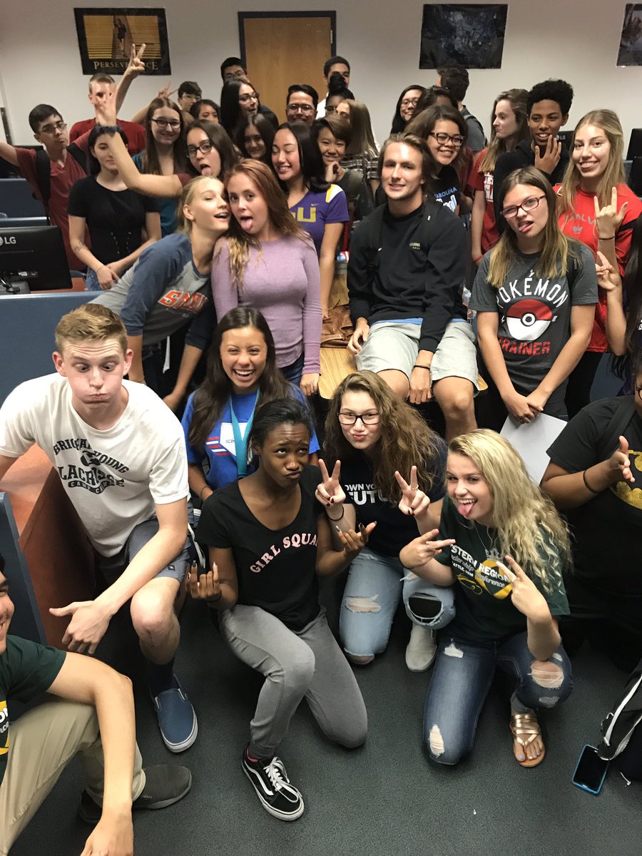 _SRHSDECA_'s tweet photo. First DECA meeting was successful! Thank you for coming &amp; if you missed it, there's always next Tuesday!😃 Information in the bio #DECADENCE https://t.co/lGZPHG6ND5