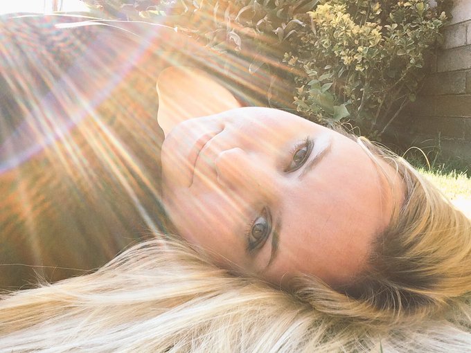 Anyone else outside enjoying the sunshine? https://t.co/lK3TgZ55nC<a href="/tag/gohawks"class="tags"><span>#gohawks</span></a><a href="/tag/footballsunday"class="tags"><span>#footballsunday</span></a>