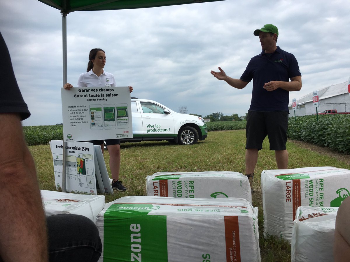 JeanCaron99's tweet photo. Journée clients PIONEER Sud-ouest du Quebec.Nos agronomes @SandrineParent4  et Adam Lebel parlent ENCIRCA/agronomie digitale.#toujoursmieux https://t.co/MnFJm2Fy5A
