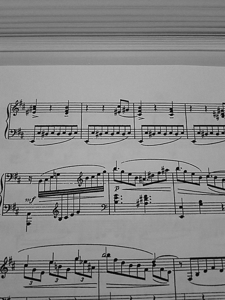 Pianolette's tweet image. Reason 14 for not trusting people :
Squashing 8 8ths or 13 32nds in a 3/4 measure playing against 3 quarters
#mybrainhurts #Ravel #suchmath