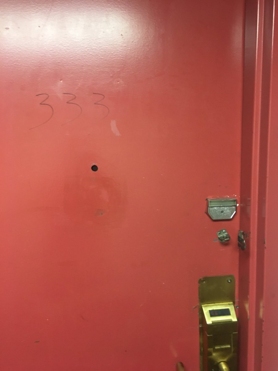 trammisms's tweet photo. @redroofinn I'm embarrassed for those coming to the US to think this how we run our hotels. https://t.co/KEGRfJ6WKJ