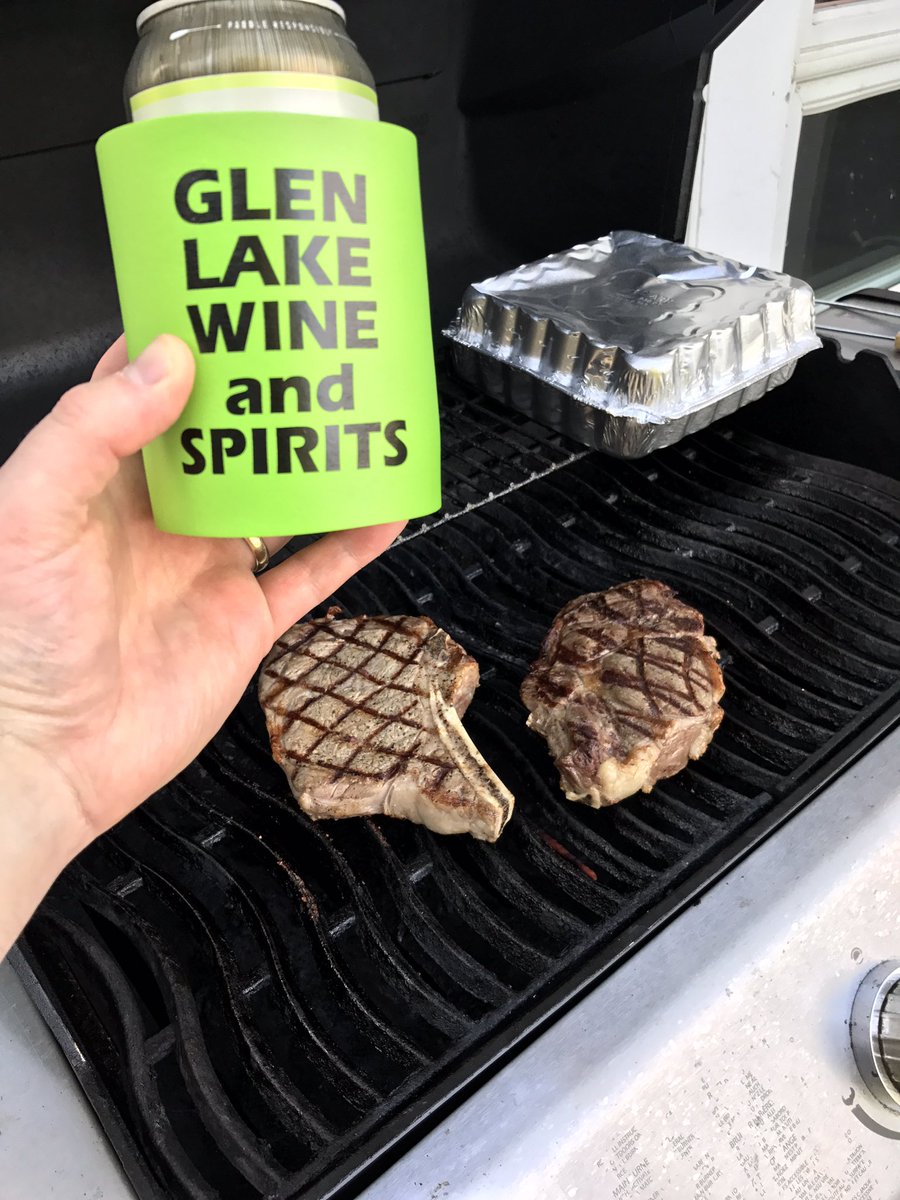 FinlanderAdam's tweet photo. @glwns @excelsiorbrew Yes indeed! Beer of the month tastes good while grillin. #benthop https://t.co/NoPNDPJomd