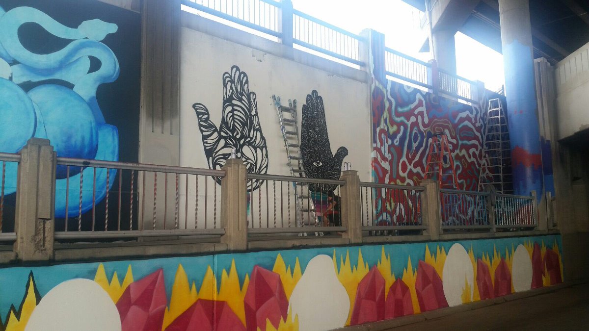 DRCOGorg's tweet image. That&apos;s our @winnamaclaren adding a splash of color to the I70 viaduct. #ductwork2 #transcomm