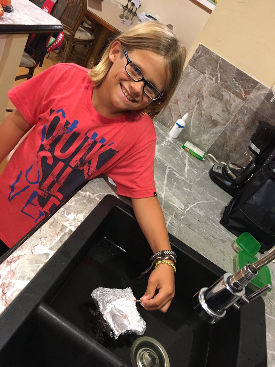 Tristan showing me what he learned at school. He loves Science experiments. @SeeSidiskyTeach  <a href="/LPEPanthers/">Lake Park Elementary</a>