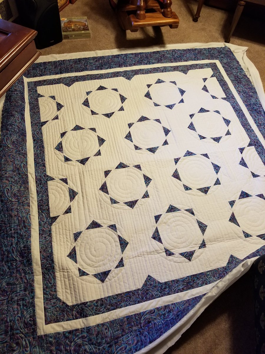echardtb's tweet photo. Super easy quilt that looks pretty complicated!  Thanks for the videos. #PeckingOrderQuilt  #MissouriStarQuilts https://t.co/jGDnVUKPEN