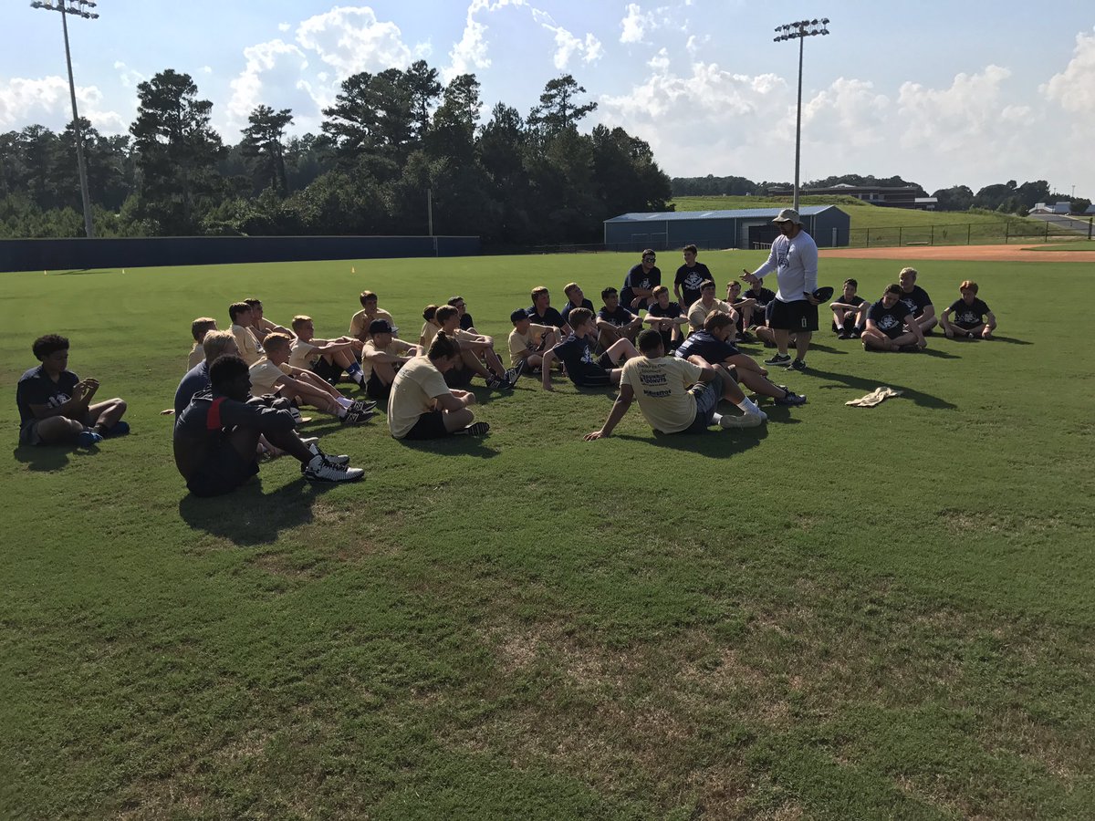 CoachBaileyJHS's tweet photo. So thankful to have such an awesome guy like @SBBreedlove to come speak &amp; encourage our guys! Always great to have u brother!👊🏻
#FCAfamily https://t.co/IeuPA7qTZL