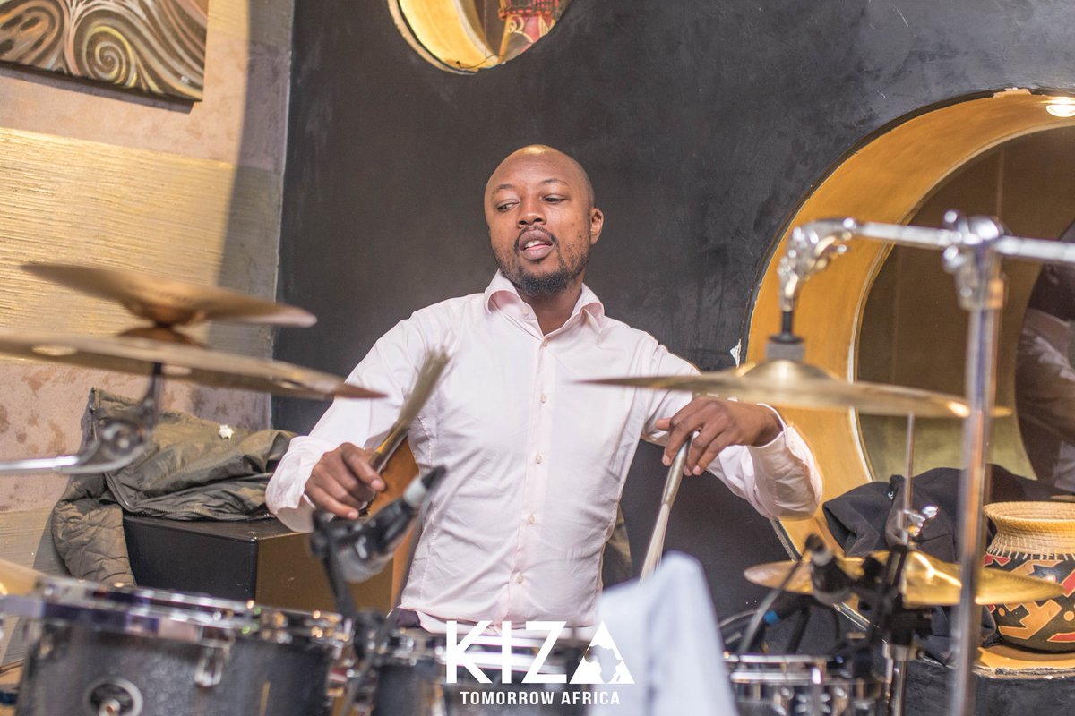 KULTURENairobi's tweet photo. The men of the night keying in some of the best #Jazz covers.. We hate to see you missing this greatness 😆 #TomorrowAfrica #NairobiNightLife https://t.co/N60hLtGdjD