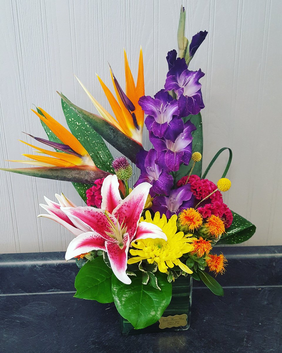 fieldsflorals's tweet photo. Summer isn't over yet! You can customize your order to any style you want. One of our favorites: TROPICAL! https://t.co/kOw4bAD2YC