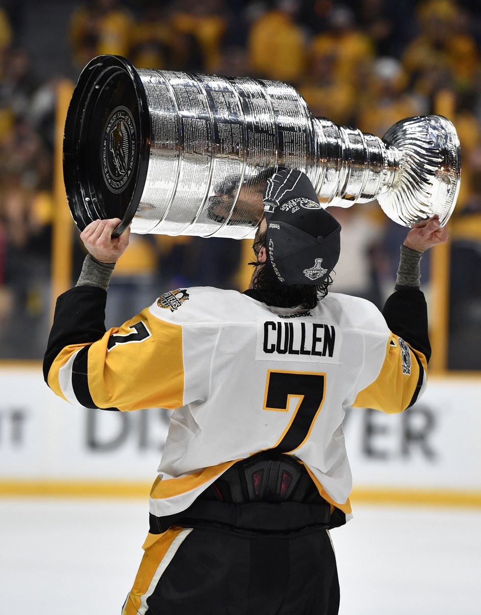 SeeMurphsTweets's tweet photo. THE STANLEY CUP IS GOING TO BE FILLED WITH ICE CREAM!! THIS IS NOT A DRILL!!! https://t.co/vSFr1j0yD2 https://t.co/yJqaG0sK2m