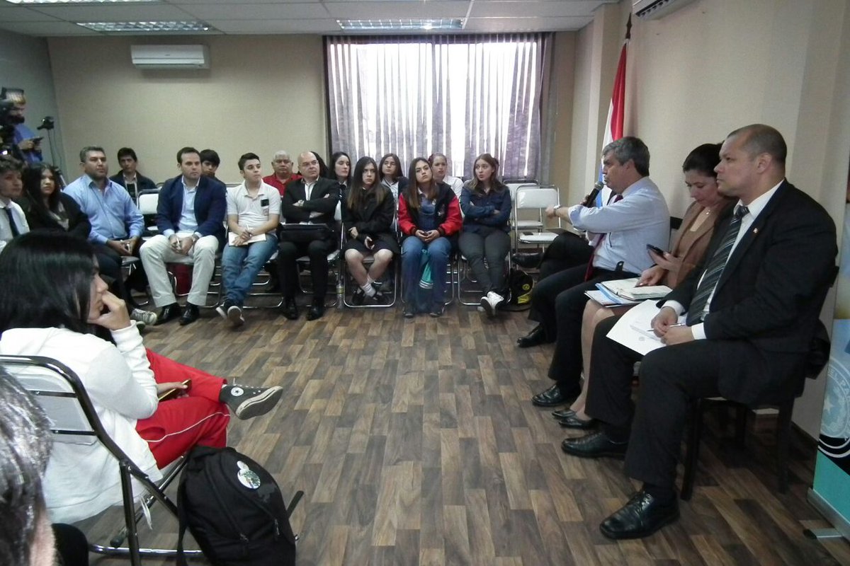 MEF_Paraguay's tweet photo. [FOTOS] Analizamos con #estudiantes de @mte_py las necesidades en los centros educativos del país, durante una sesión conjunta con el @MECpy https://t.co/CFOBNcMY2y