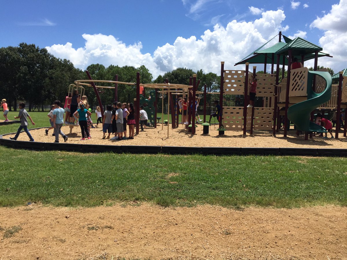 WardStarsCCISD's tweet photo. Our students were so excited to get to play on our new playground today! Thank you @ClearCreekISD! #wardstars https://t.co/uuJCqKXbf0