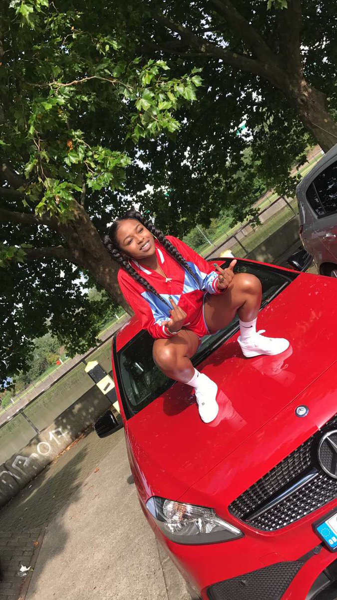 nadiarosemusic's tweet photo. pon Di bonnet like scotch 🌶🔥 https://t.co/KmaV0jwxP3