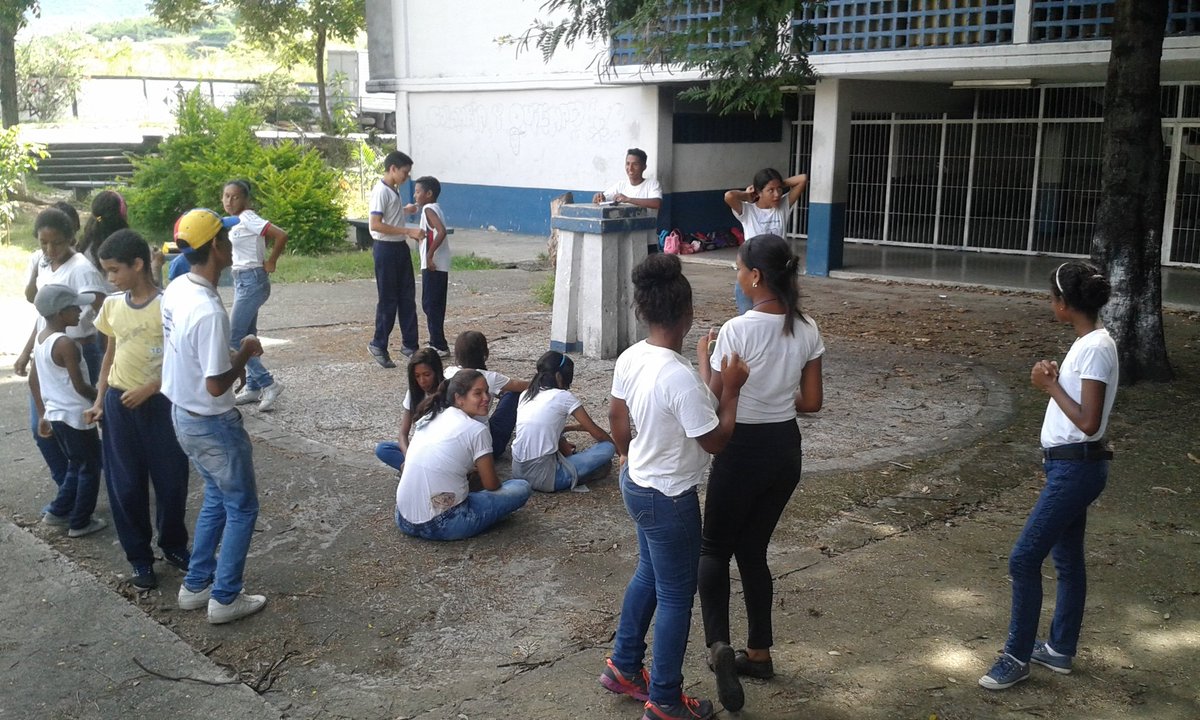 laVzladeverdad's tweet photo. #ZEPZ2208 Todos los niños y niñas de la patria disfrutan del plan #AgostoDeEscuelasAbiertas #Miranda #Guatire UEN Vicente E. Sojo https://t.co/GJlspHBKg8