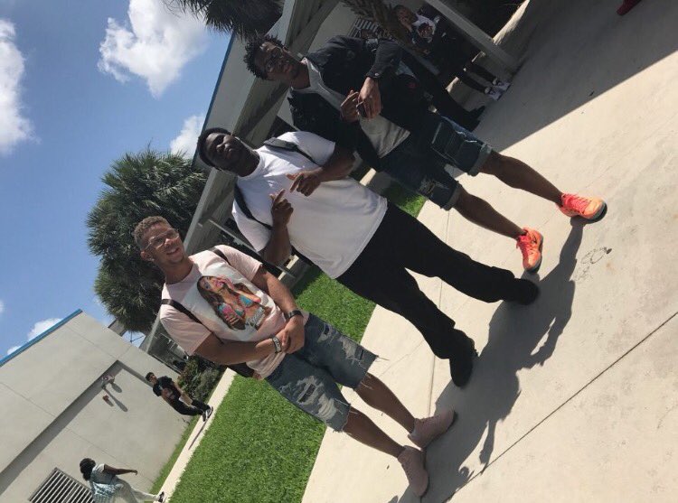 PANTHERS_2019's tweet photo. 2k19 🐾 Junior Class Coming Thru 💙 https://t.co/DyplaLilsS