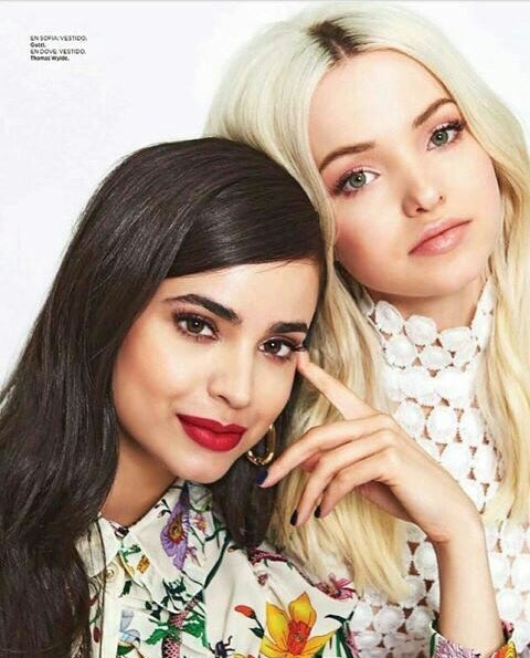 Resultado de imagen para dove cameron y sofía carson