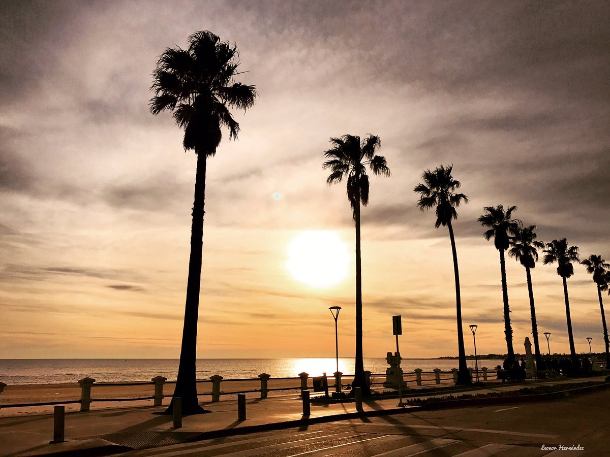 Rambla de #Piriapolis #uruguay <a href="/PuntadelEsteS/">Punta del Este Sol</a> <a href="/InvernizziMario/">Mario Invernizzi</a> <a href="/OPetinatti/">Orlando Petinatti</a> <a href="/DestinoPiria/">Destino Piriápolis</a> <a href="/piriamunicipio/">Munici PI</a> <a href="/metsul/">MetSul.com</a> <a href="/piriapolis/">piriapolis</a>