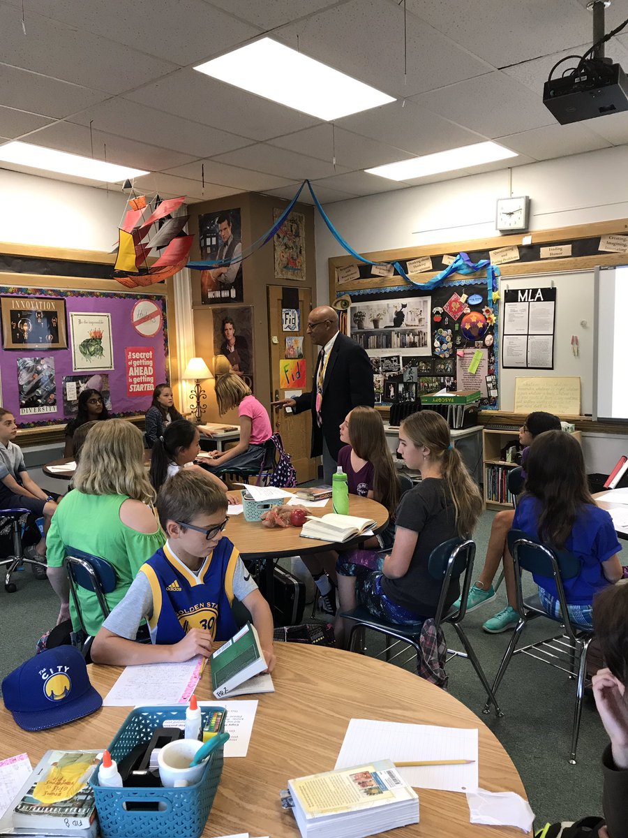 CollisterBSD's tweet photo. Dr. Bell encourages the 6th grade. Fly high, Eagles! #firstdaybsd2017 #soarmore #fidkidsread https://t.co/Z9ozy9cwlj