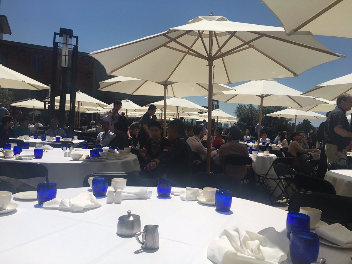 Fa_Jalali62's tweet image. Lovely lunch in the lovely weather at ACM Sigcomm 2017 #SIGCOMM2017 #ucla