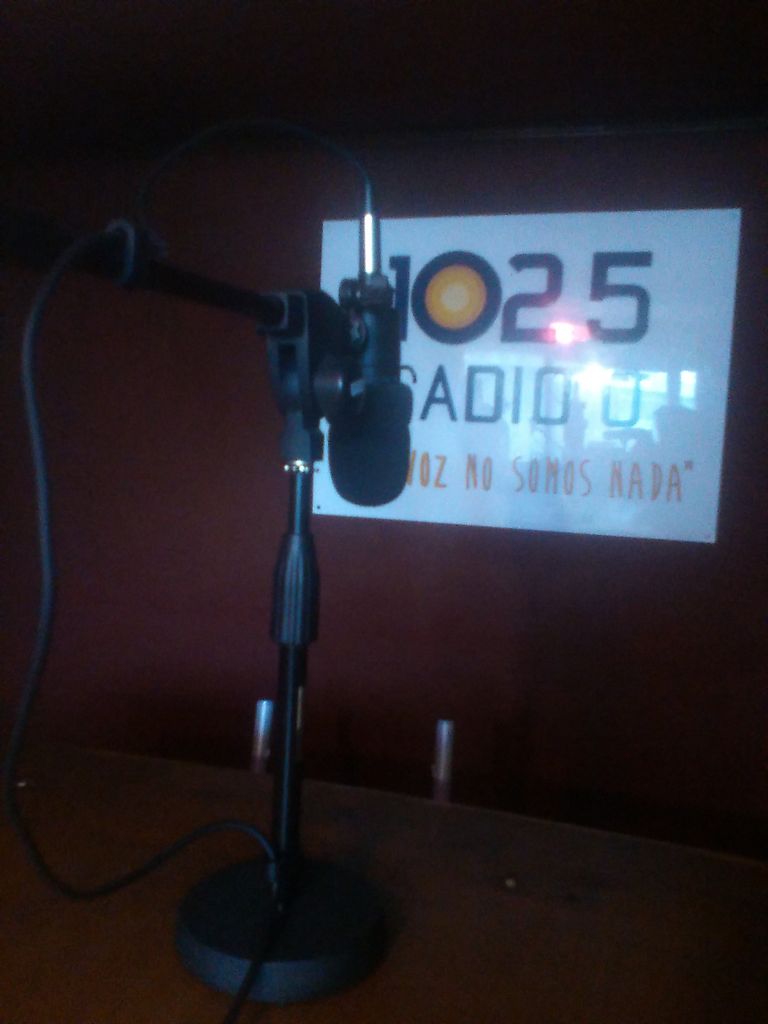 DefinimosBRC's tweet photo. Ya estamos al aire por @RadioO1025 !!! https://t.co/yuQ6bb9ZbO