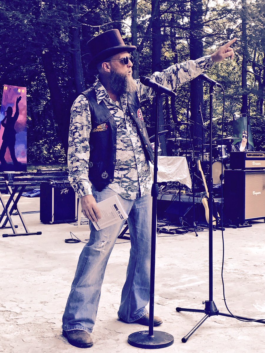 DavidNarkewicz's tweet photo. Transperformance 27 Rock N Roll Heaven revisited benefiting arts enrichment in our public schools is underway at #LookPark #NorthamptonMA https://t.co/vfks0IctOK