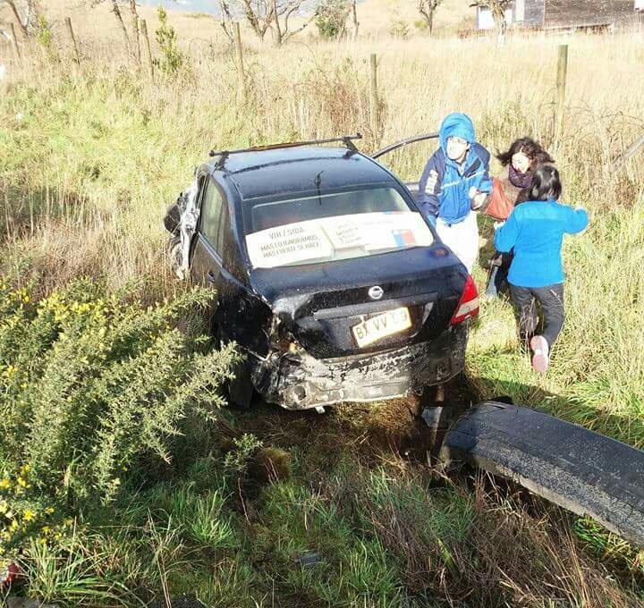 TTILosLagos's tweet photo. AHORA #Chiloé: colisión de vehículo menor c/ minibus en Ruta W-55, sector Putemún #Castro. Unidades de emergencia trabajan en el lugar. https://t.co/fbAAUlRh68