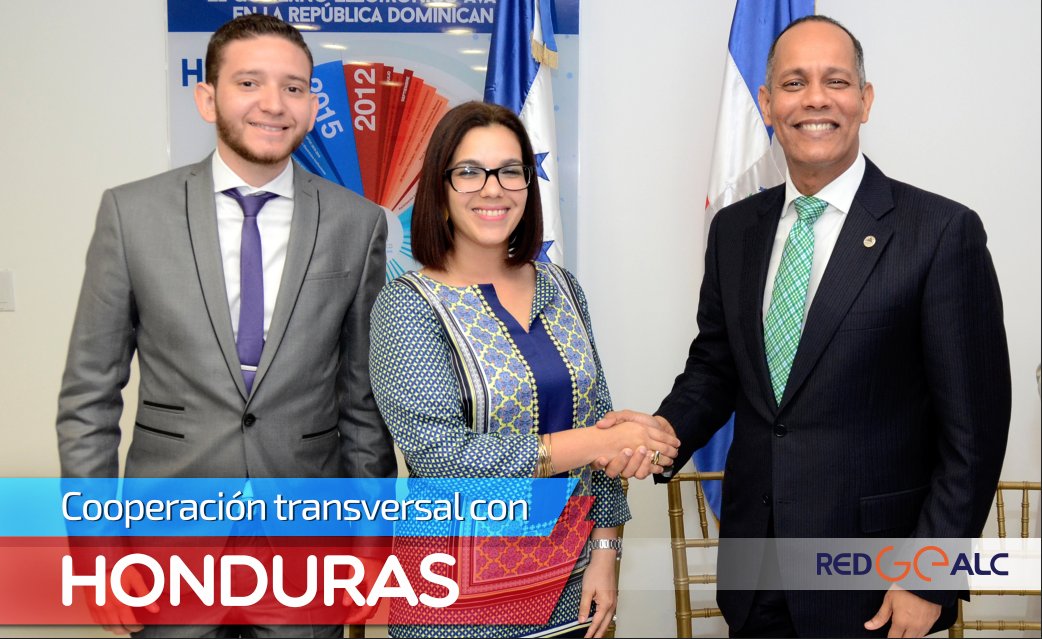 OGTICRDO's tweet photo. Donación tecnología Línea 311 a Honduras/Ganamos premio #ExcelGOB por cooperación con Gobierno hondureño.  #RDCreceYSeDemocratiza https://t.co/g0g75NIEBS