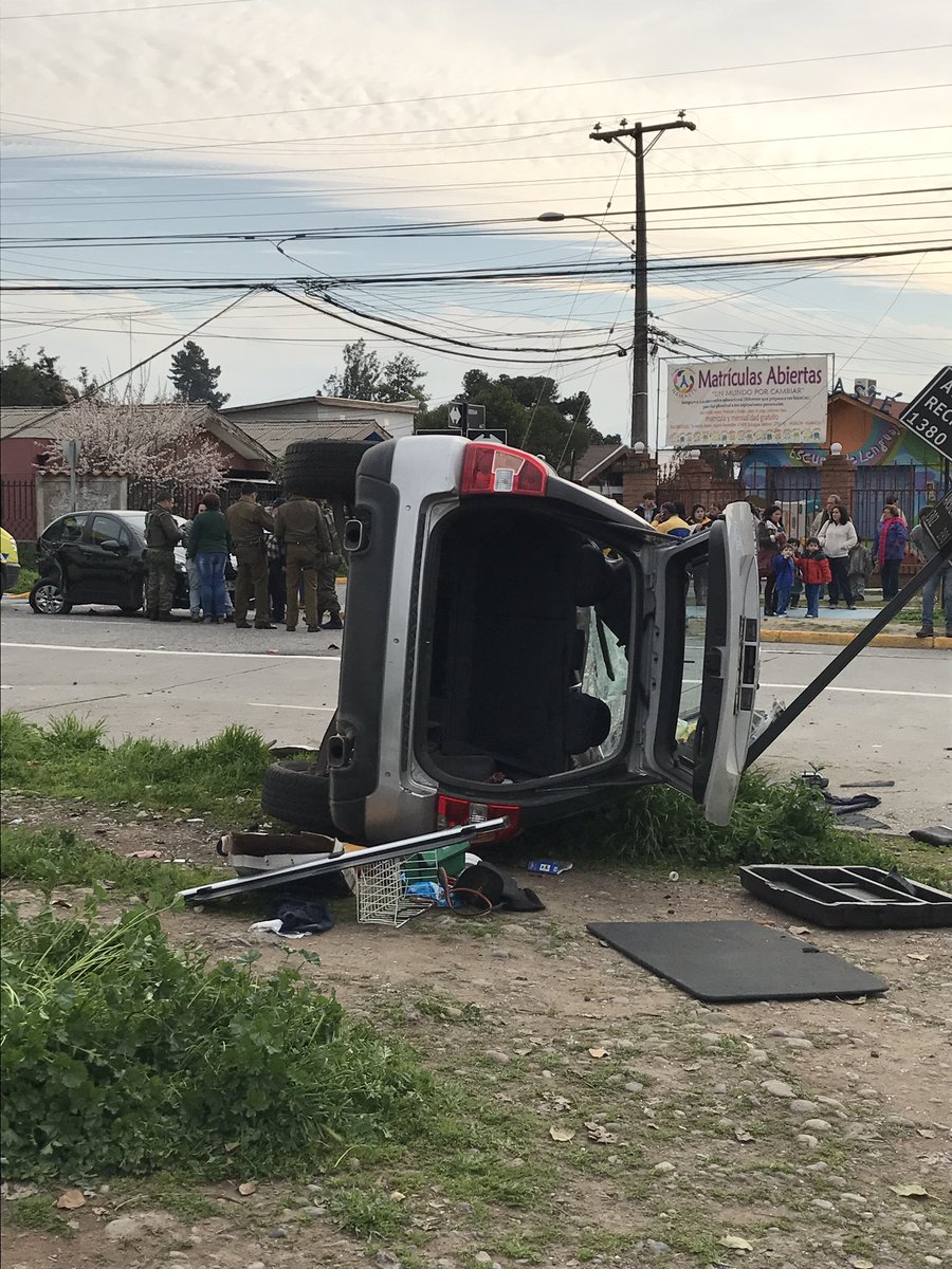 MileUnicaa's tweet photo. Un delincuente muerto y otro herido en Rgua carabinero tráfico cortado @rsiderakis @elcachapoal @EmilianoOrueta @rimirade1 @conquistador_06 https://t.co/YhH5p6pWxF