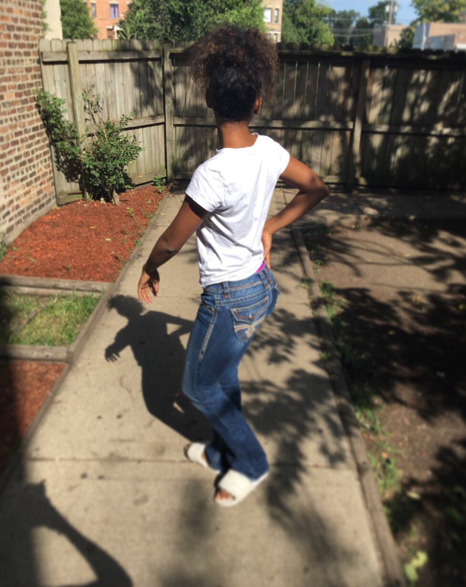 inshayayoutrust's tweet photo. I had to tell yo bitch get her weight up 🦍. #bdup https://t.co/8wCDVaRq4E