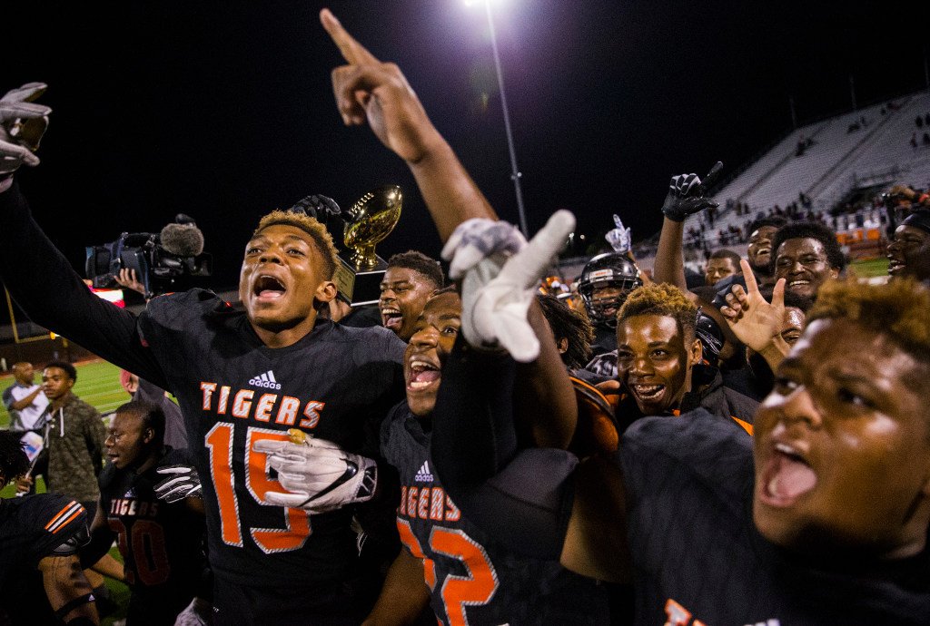 SportsDayHS's tweet photo. Who will be the beast of 5A in 2017? Our @michaelflorek shares his predictions for the upcoming season.

💻🏈: https://t.co/iZXIXccLJ7 https://t.co/0hBYYbwmph