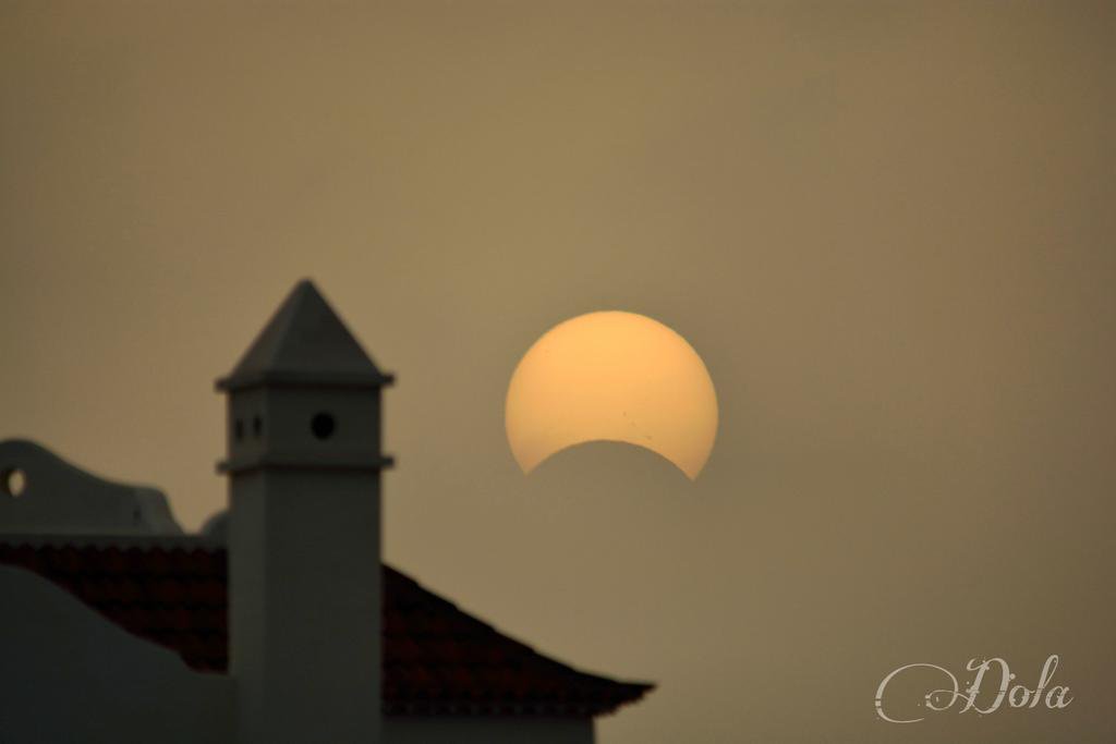 Un atardecer diferente. Eclipse solar 20-08-17 visto desde #LaGuancha #Tenerife #SolarEclipse2017