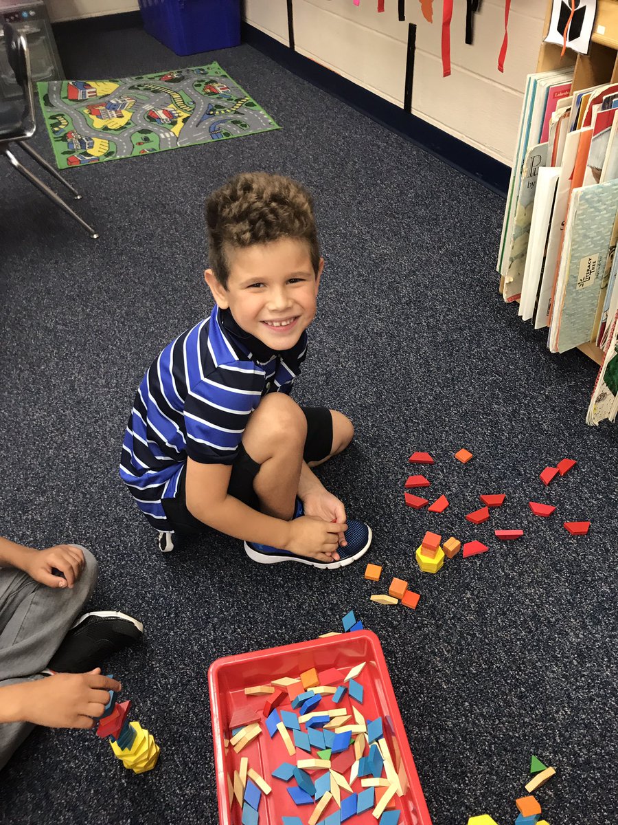 khudsonedu's tweet photo. Exploring our math tools today! #createinspirelearn @aeteach @BRN_Elementary @HCSDElemMath #hcsdmath https://t.co/bSIyc05VsC