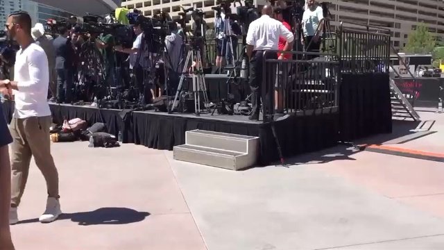 espnphoto's tweet photo. Mayweather arrives to throngs of media and fans outside the T-Mobile Arena. https://t.co/3RsWW6feMW https://t.co/Ikwux9uYZX
