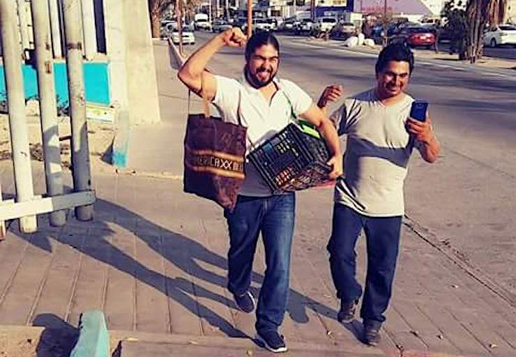MongabayLatam's tweet photo. #México: Justicia libera al abogado ambientalista #JohnMoreno, defensor de pescadores artesanales en Punta Lobos
► https://t.co/UqReJYlv0i https://t.co/92uEJauDw3