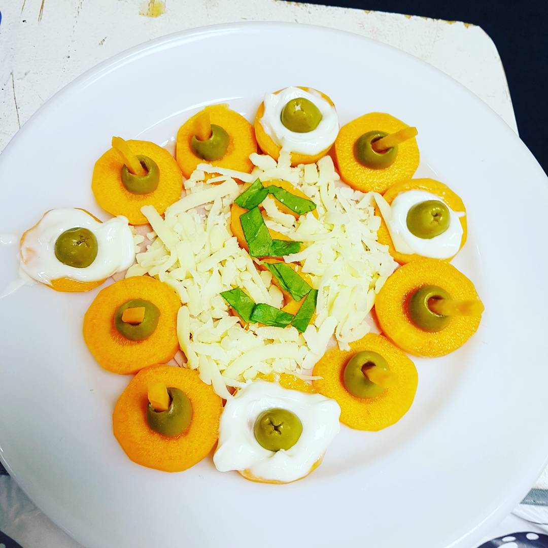 Seeds_4_Success's tweet photo. Loads of salad at Bridging Project. Healthy eating evening, all young people made a salad. #s4s #bridgingproject #youthwork #mere #salad https://t.co/NA8lul0ivZ