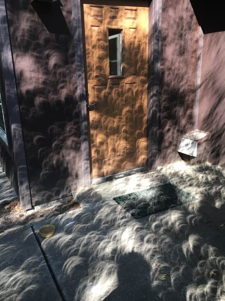 kimberlyelll's tweet photo. Wow look at this pic my gma took yesterday on their property! 😍😍 #eclipseshadows https://t.co/6nOrUyD5pb