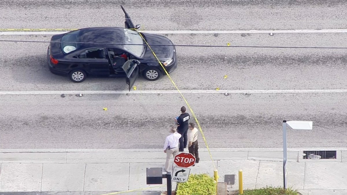 3 in custody after shootout in Burger King parking lot on Bird Road bit.ly/2inrKRy?utm_me… https://t.co/RE528y2roJ