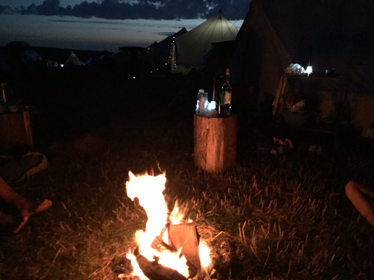 Notmuchappening's tweet photo. The end of the summer night campfire and the sound of breaking waves. #Eweleaze. https://t.co/VzG7KcRmmp
