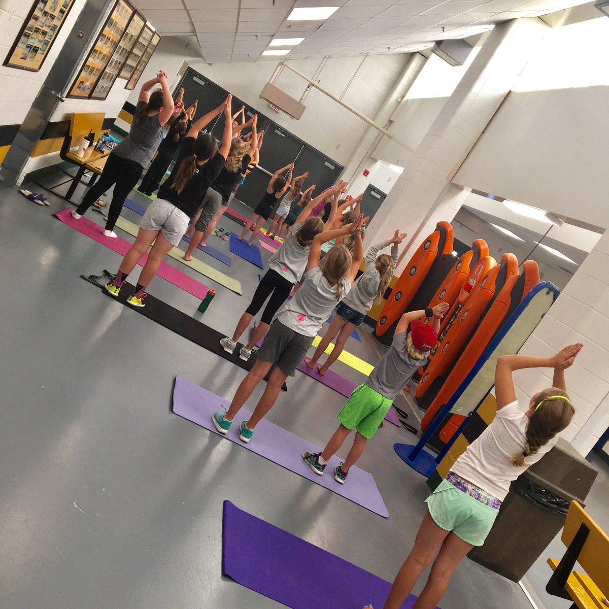 GirlsHockeyOlds's tweet photo. Kelly Tuckwell runs the girls through a session of balance Yoga tonight between ice sessions. @OCBroncosWHKY #JrBroncos https://t.co/05ko8LFLKJ