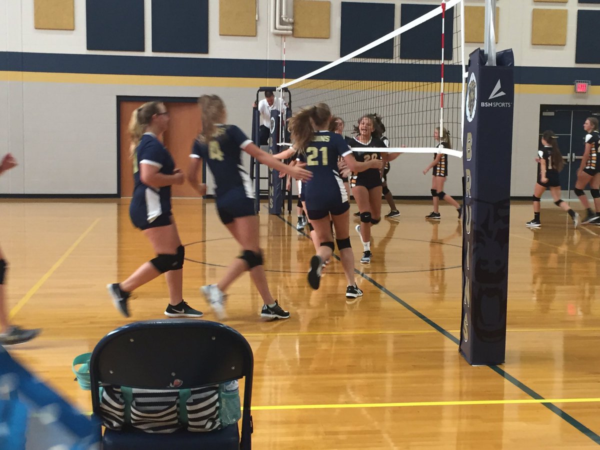TWMSports's tweet photo. #7VB Lady Bruins take the W over @avonnorth1 25-21 in 2nd set
#GoodThingsBruin https://t.co/qkQdNsmT6a