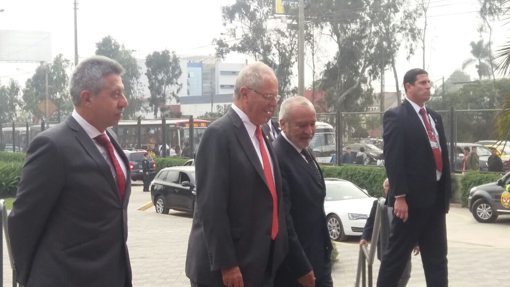 proimage_pe's tweet photo. Pdte. @ppkamigo participa como invitado especial en Congreso Anual AEF Perú en la @udelima. 
Fotos y videos por PROIMAGE. https://t.co/PmAsooqC3a