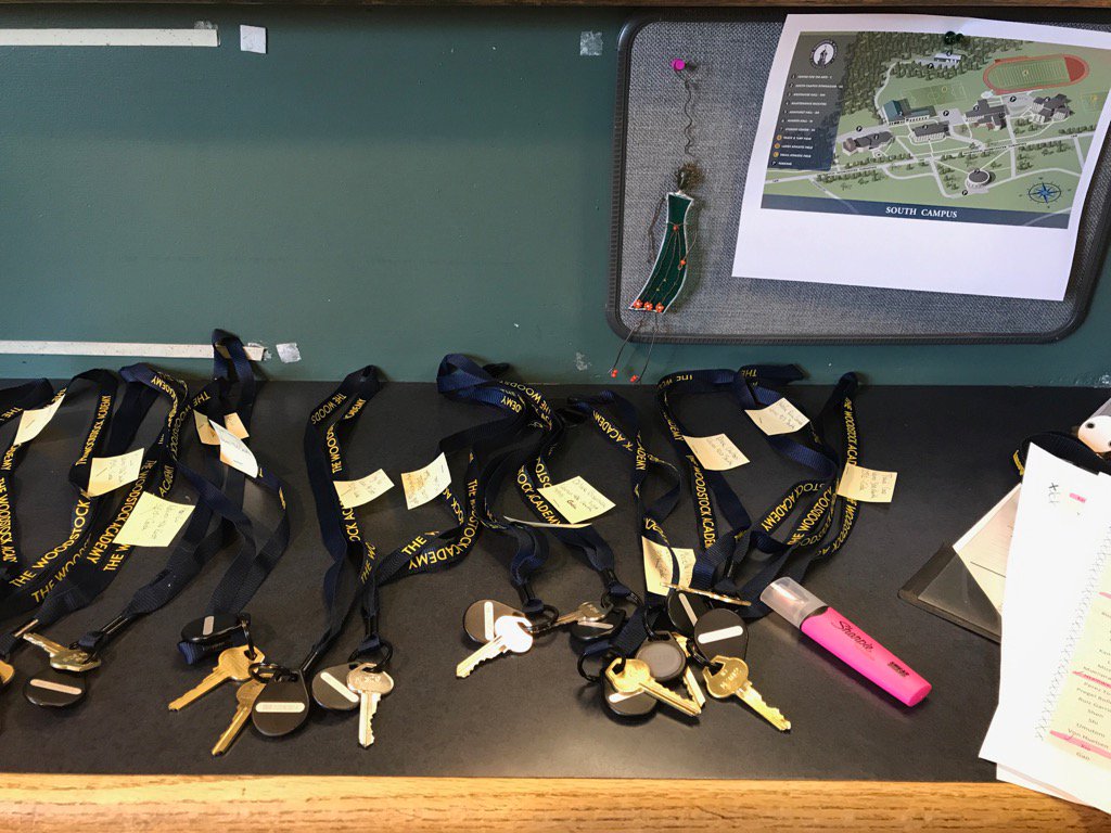 momma_couture_'s tweet photo. First duty day. Managing the front desk &amp; checking in students. #LikeABoss #welcometoWA https://t.co/Fn54qjELPO