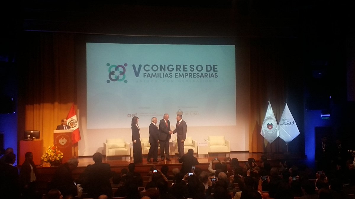 proimage_pe's tweet photo. Pdte. @ppkamigo participa como invitado especial en Congreso Anual AEF Perú en la @udelima. 
Fotos y videos por PROIMAGE. https://t.co/PmAsooqC3a