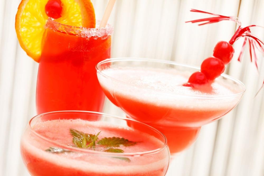 PoshClubHop's tweet photo. Keep the spirit of the #summer going with these fresh cocktails! #Cocktail #Recipe https://t.co/803ilud3OU https://t.co/rEaBPs808T